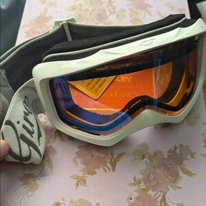 GIRO White Ski/Snowboard Goggles with Amber Mirror Lens